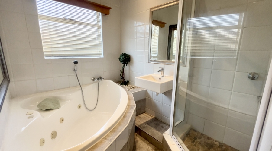 3 Bedroom Property for Sale in Loumar Western Cape